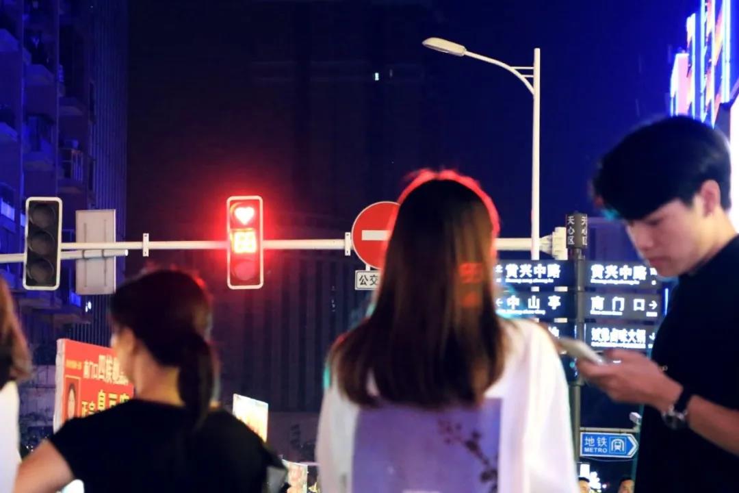 七夕长沙，爱心红绿灯正在上演！